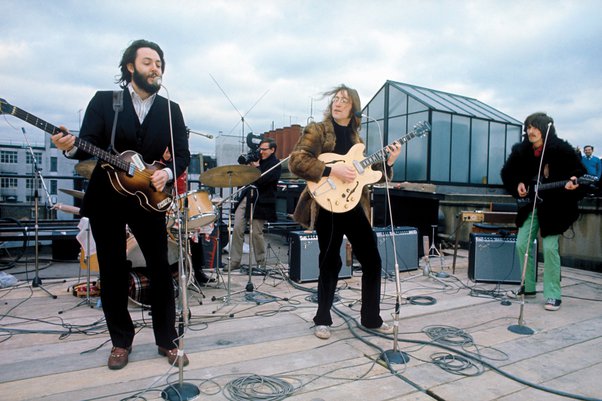 Timeless Tones: The Legacy and Impact of the Fender Deluxe Reverb