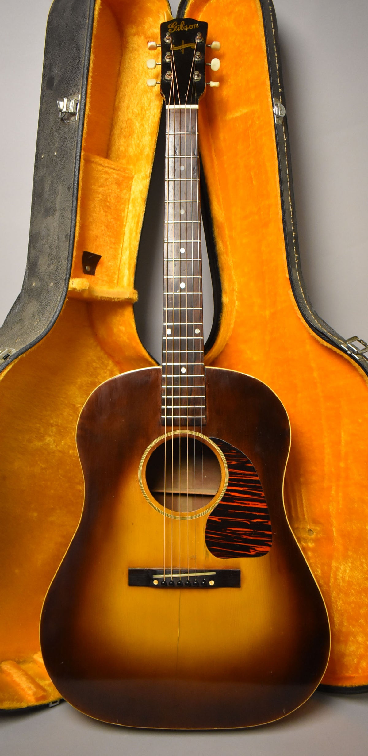 1942-Gibson-J-50-Banner-Logo-