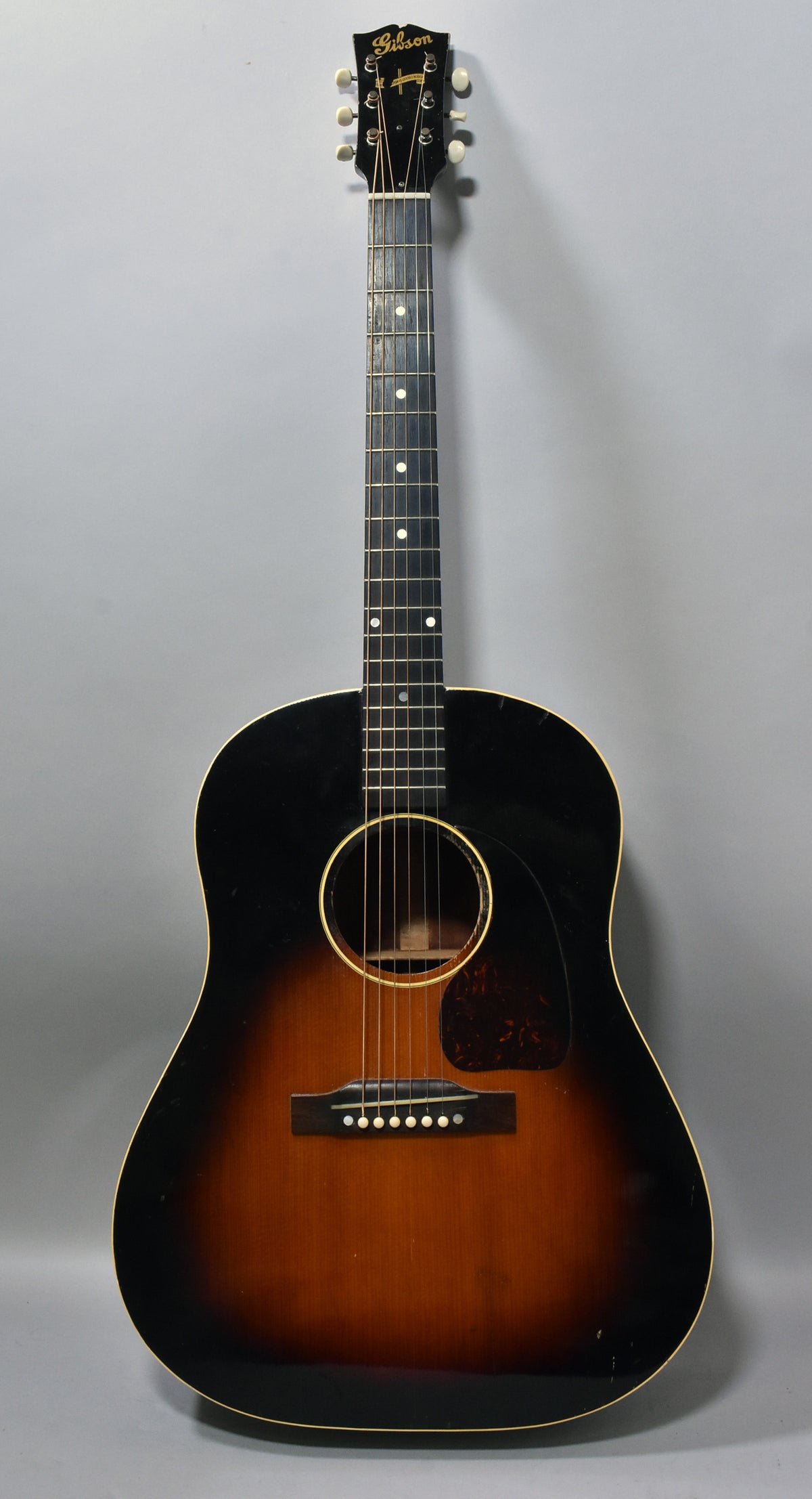 c.1944 Gibson J-45 Banner Logo Jumbo Acoustic Sunburst Finish w/HSC