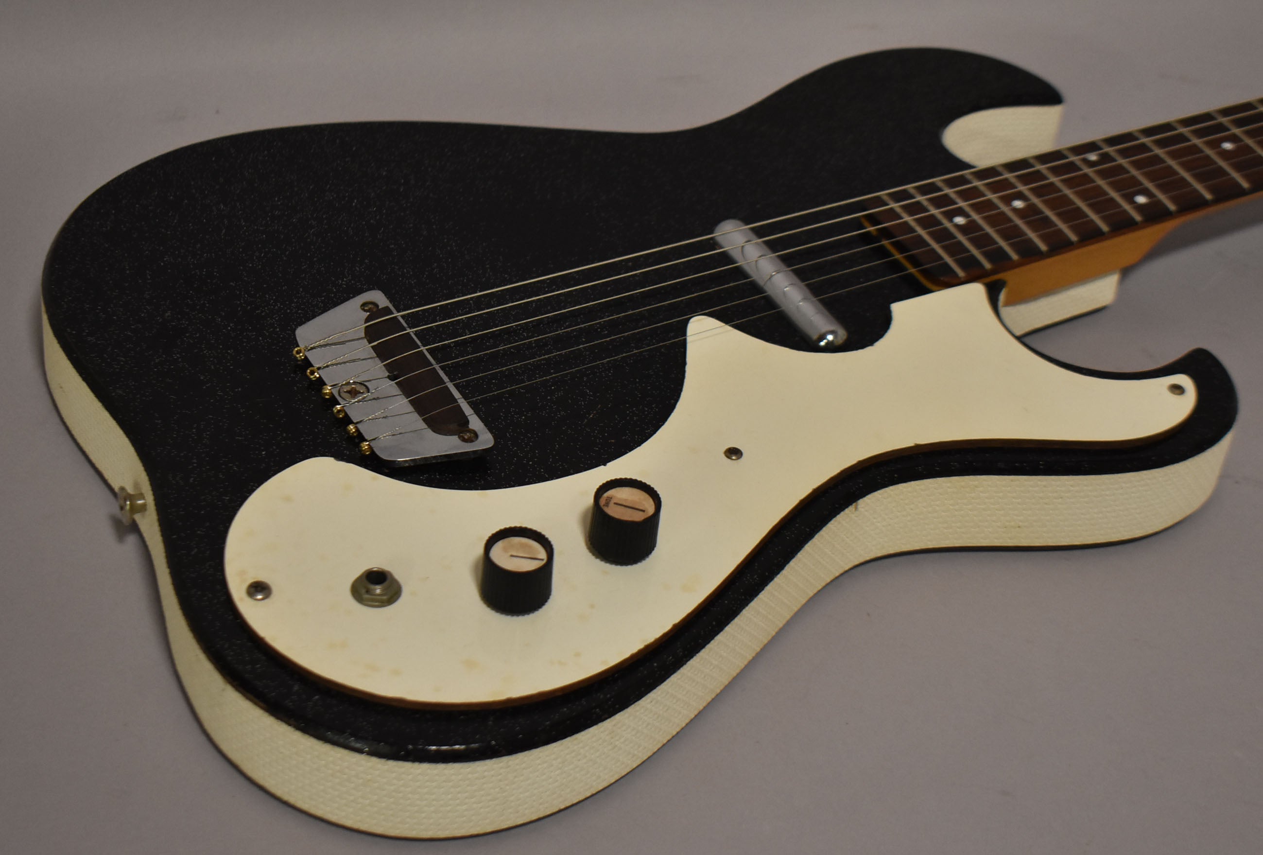 1963 Silvertone Model 1448 Electric Guitar w/Original Case Amp