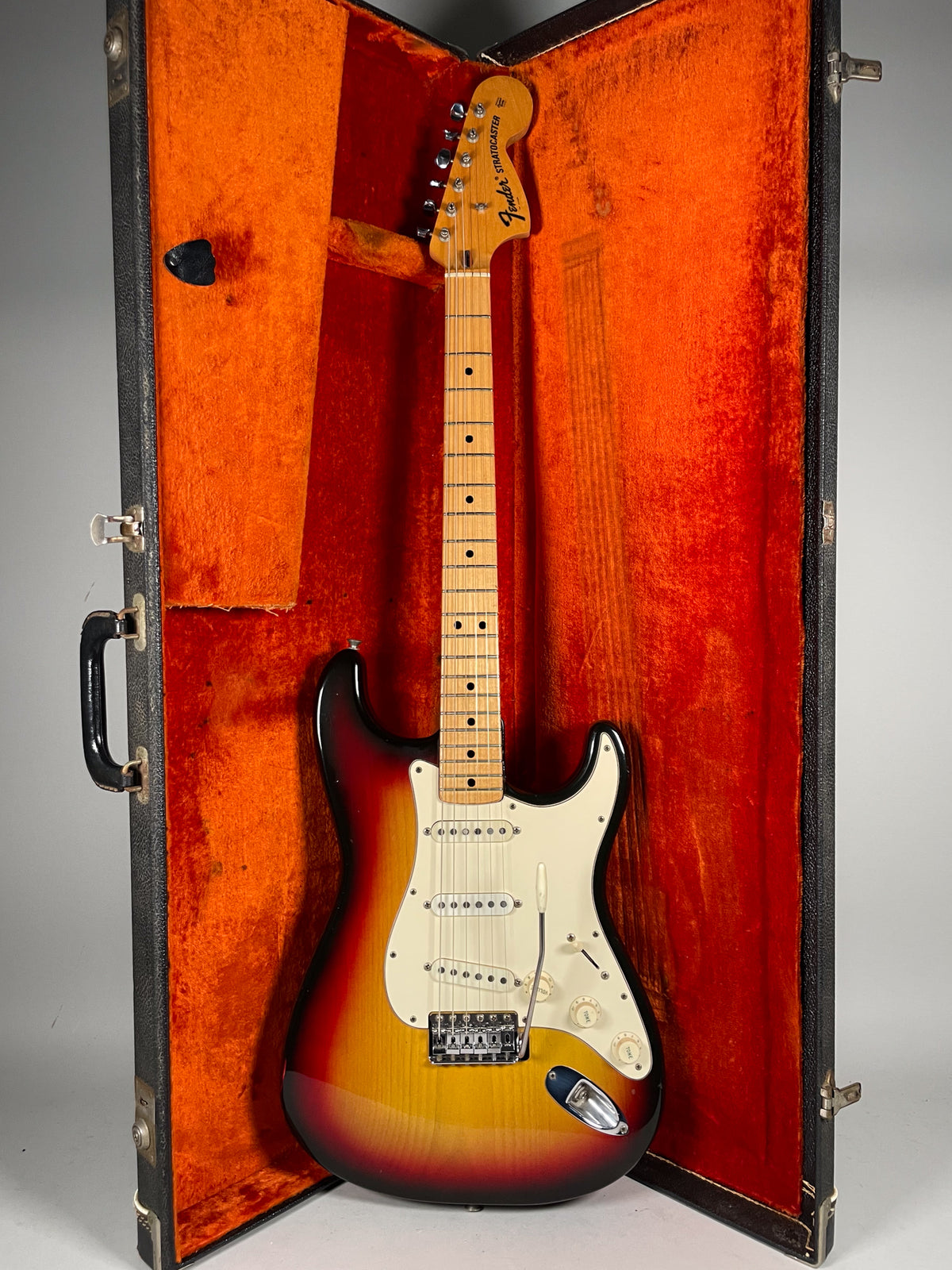 Fender Stratocaster 1972 ビンテージ 1972 Fender Stratocaster Sunburst Vintage Guitar w/OHSC – Imperial