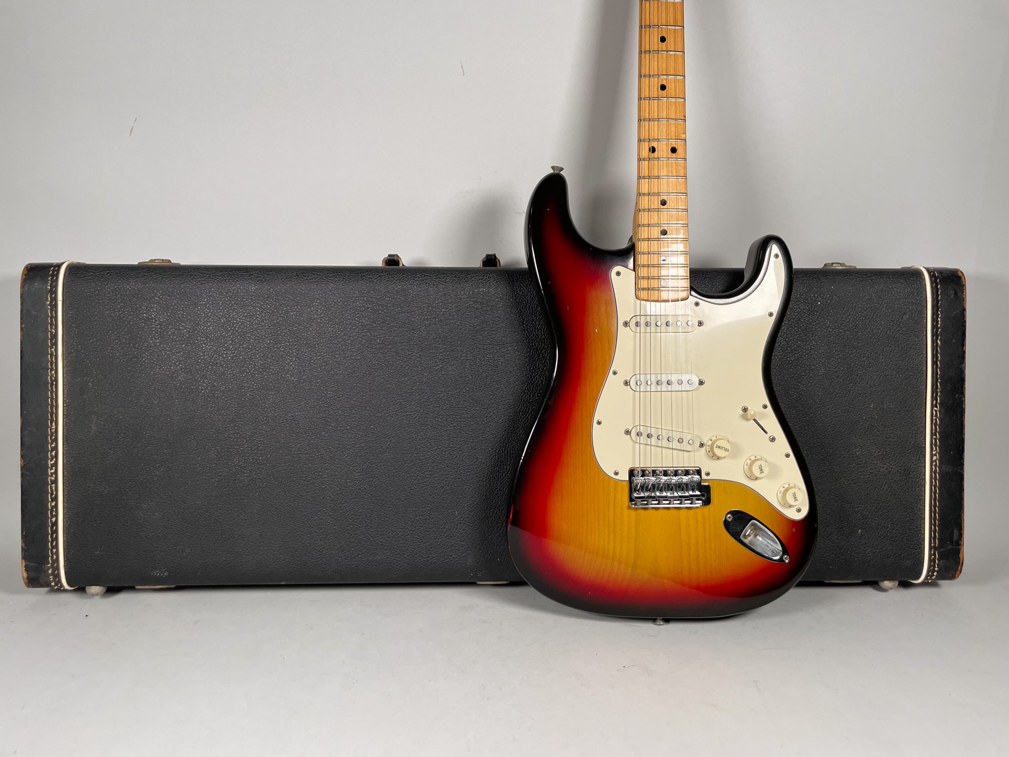 1972 Fender Stratocaster Sunburst Vintage Guitar w/OHSC – Imperial