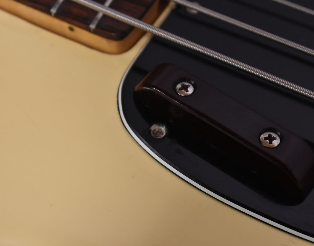 1976 Fender Musicmaster Bass Olympic White Finish w/Gig Bag