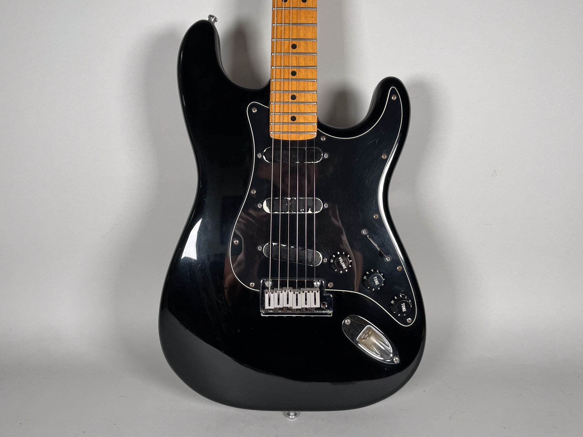 1987 Fender Stratocaster Plus Black Finish First Year w/OHSC