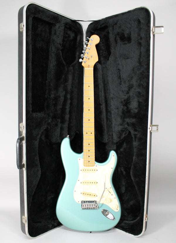 1997-Fender-American-Standard-Stratocaster-Sonic-Blue-1