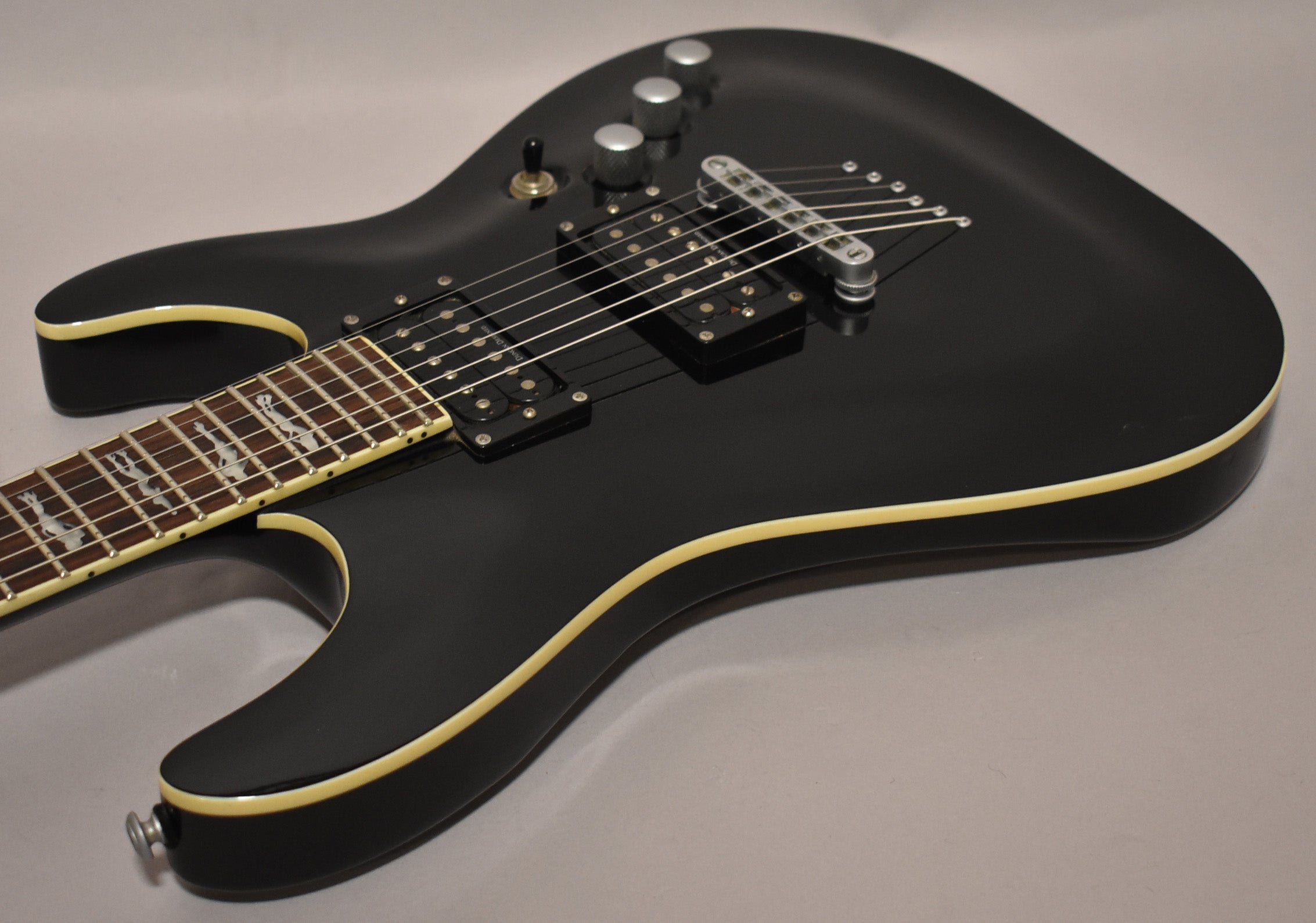 2006 Schecter Diamond Series C1XXX Black Finish w/HSC – Imperial