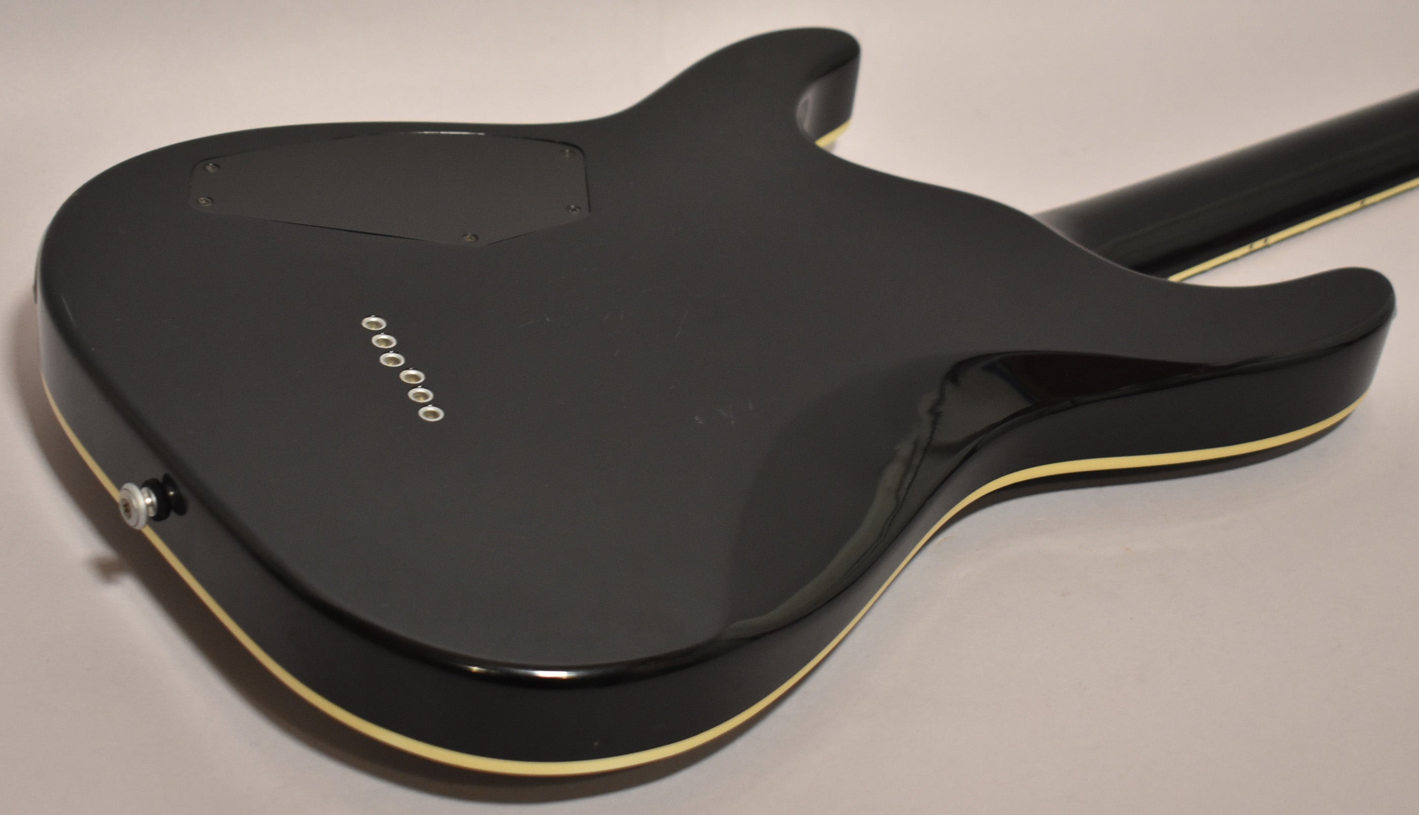 2006 Schecter Diamond Series C1XXX Black Finish w/HSC – Imperial