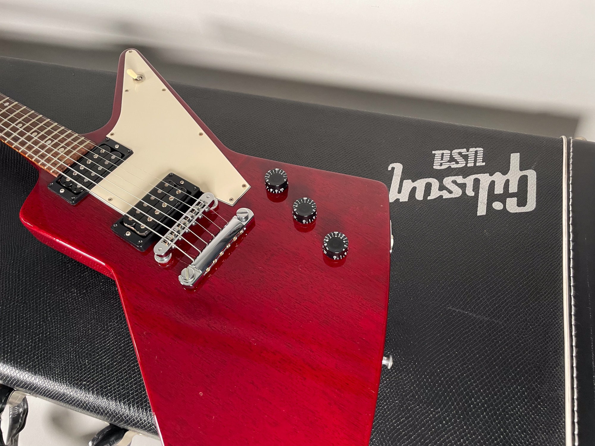 2006 Gibson Explorer Wine Red Electric Guitar w/OHSC – Imperial