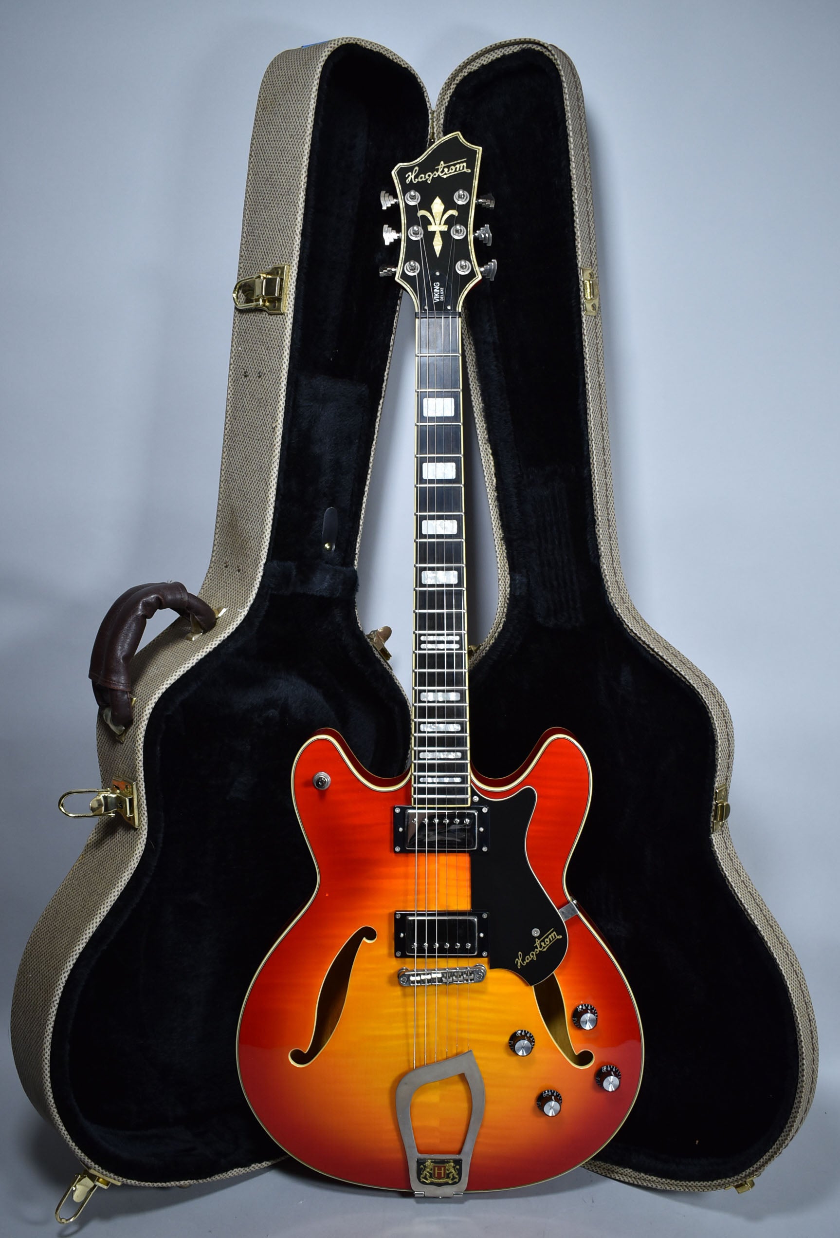 2006 Hagstrom Viking Deluxe Cherry Sunburst w/OHSC – Imperial
