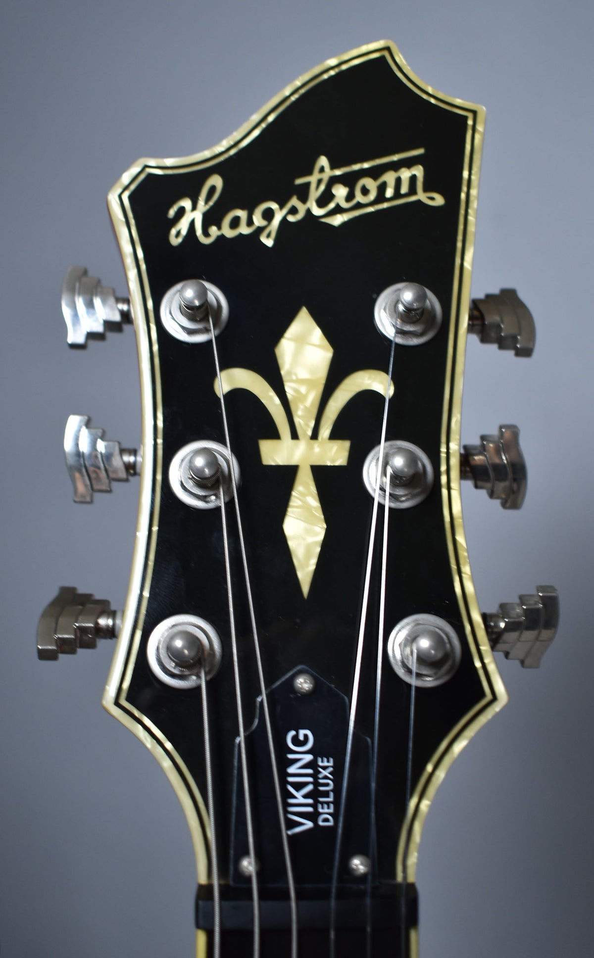 2006 Hagstrom Viking Deluxe Cherry Sunburst w/OHSC