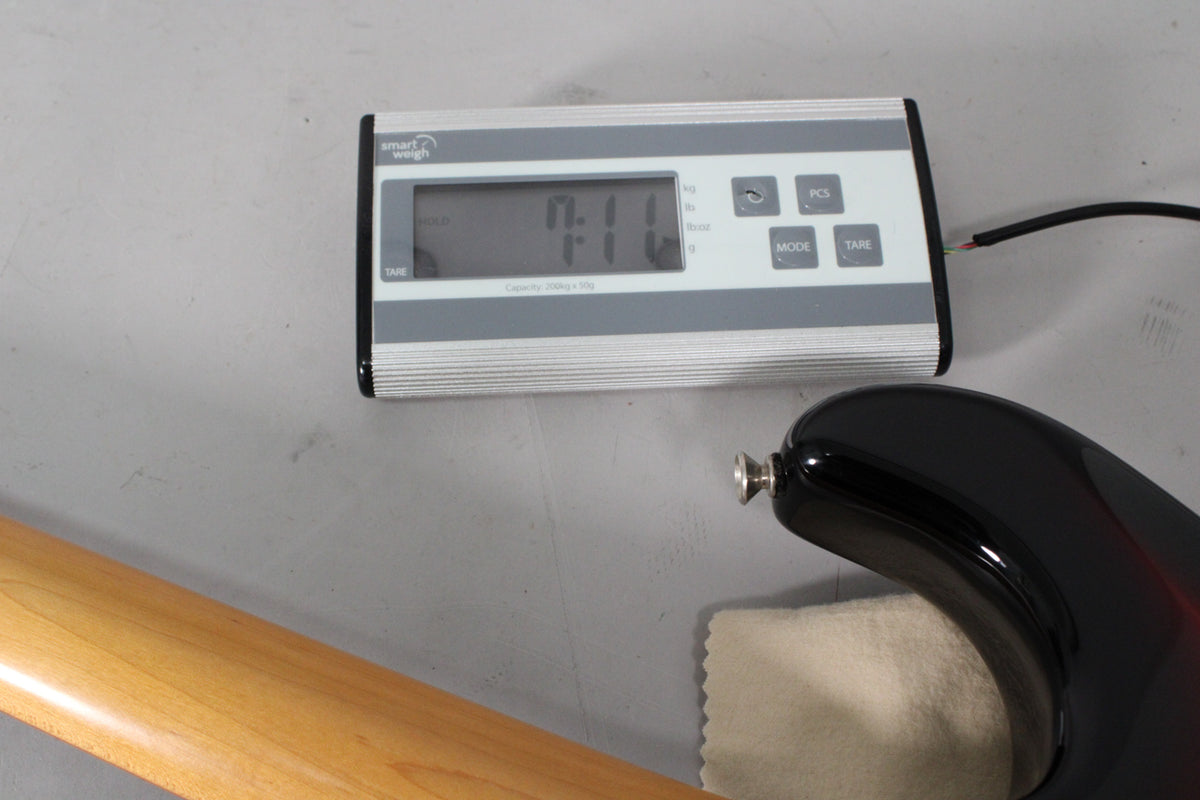 A digital scale displays "7.11" next to the sunburst guitar body's lower bout and a light wood neck.