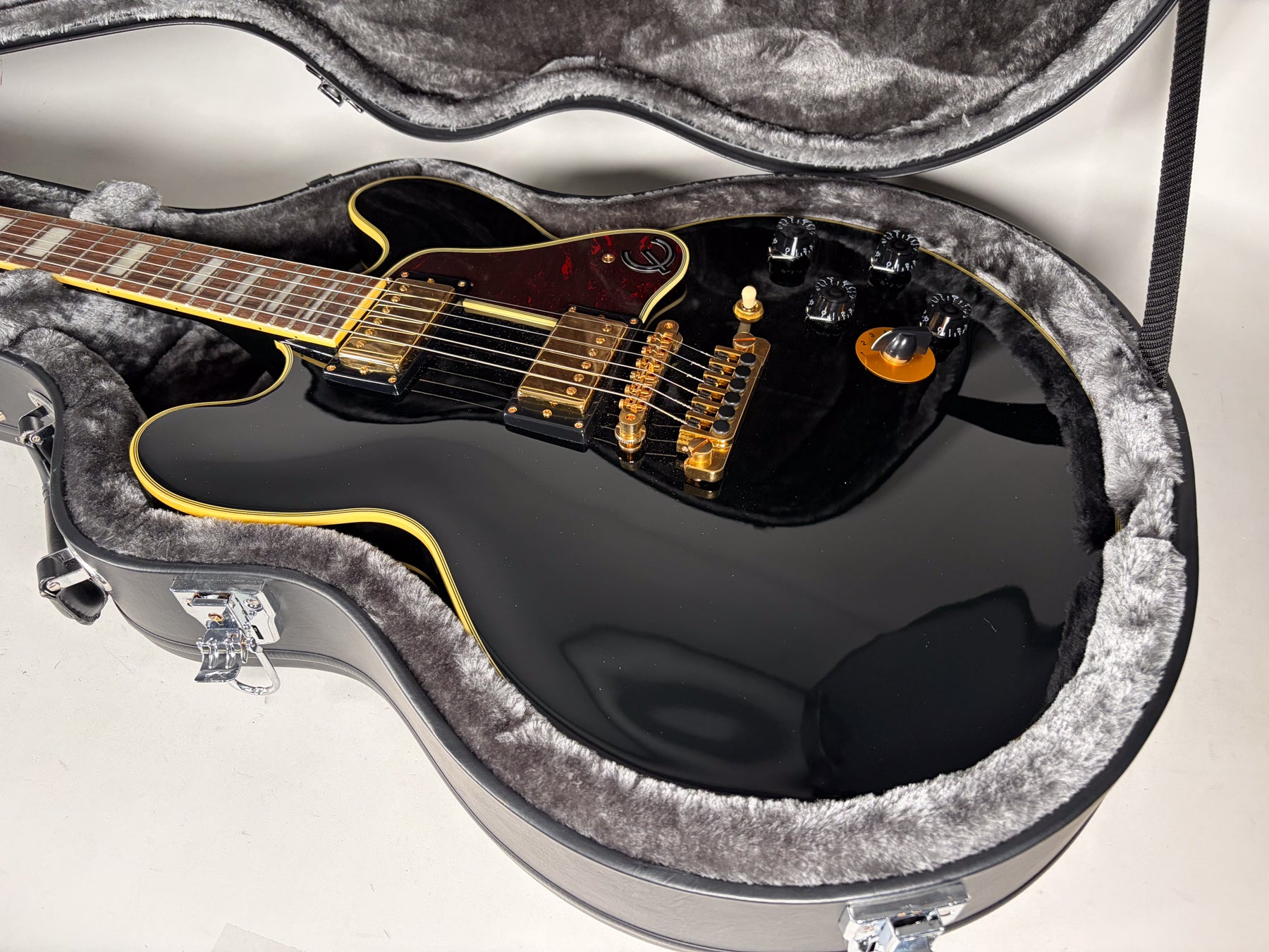 2016 Epiphone B.B. King Lucille Guitar Ebony Finish w/OHSC