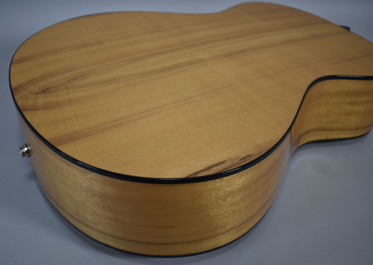 c.2016 Breedlove Oregon Concert Acoustic Electric Natural Finish w/OHSC