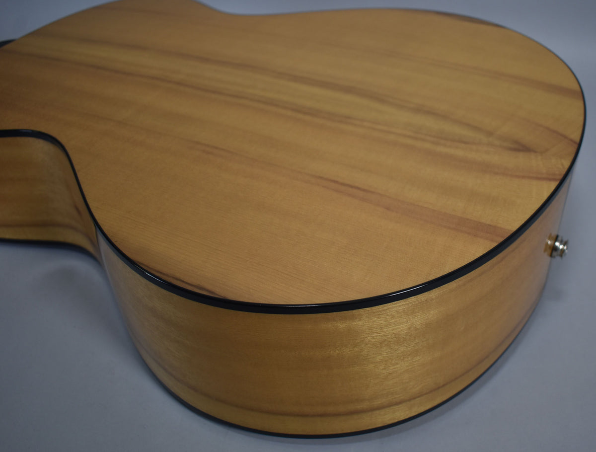 c.2016 Breedlove Oregon Concert Acoustic Electric Natural Finish w/OHSC