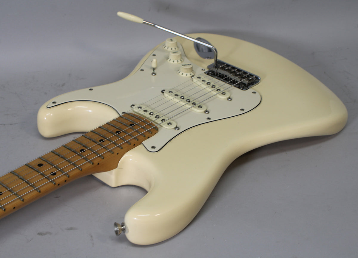 2017 Fender American Professional Stratocaster Olympic White w/HSC