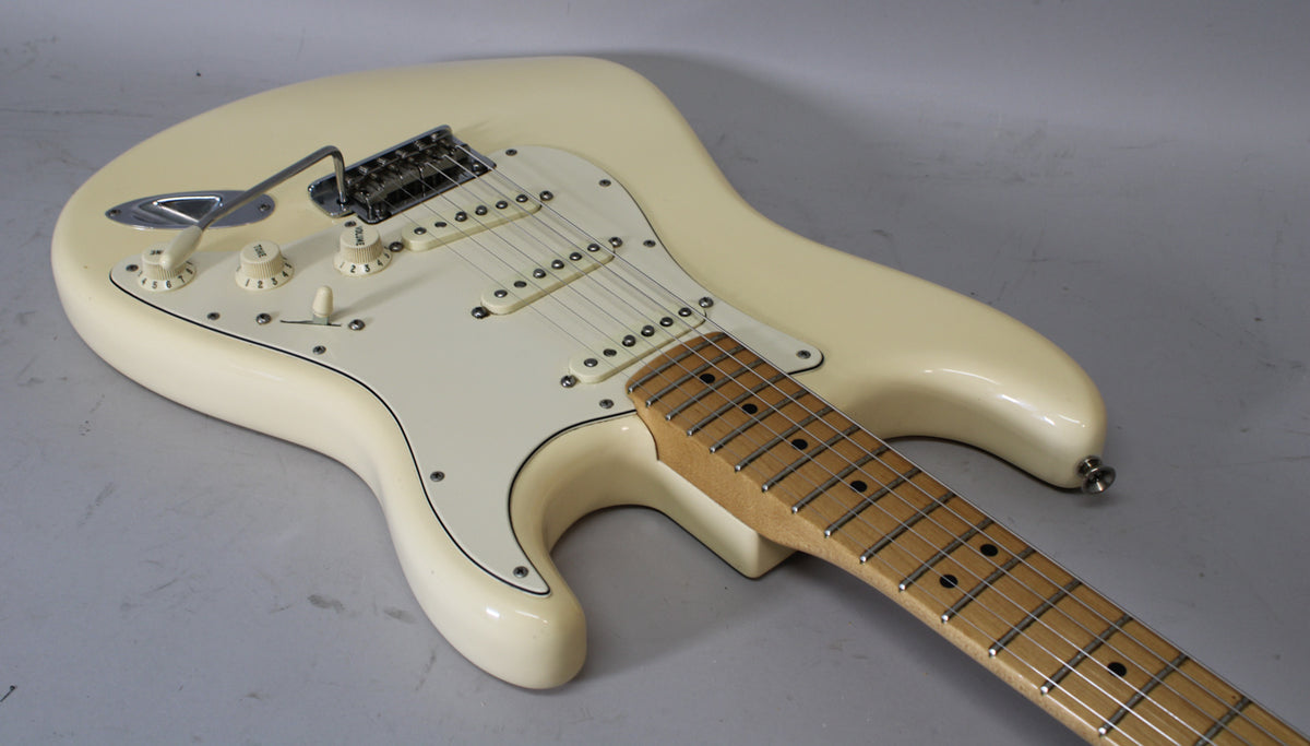 2017 Fender American Professional Stratocaster Olympic White w/HSC