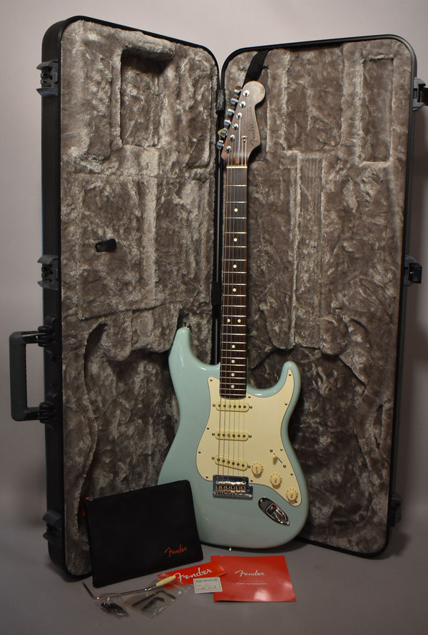 2017-Fender-Limited-Edition-American-Pro-Stratocaster-Daphne-Blue-Imperial-Vintage-Guitars-Sell