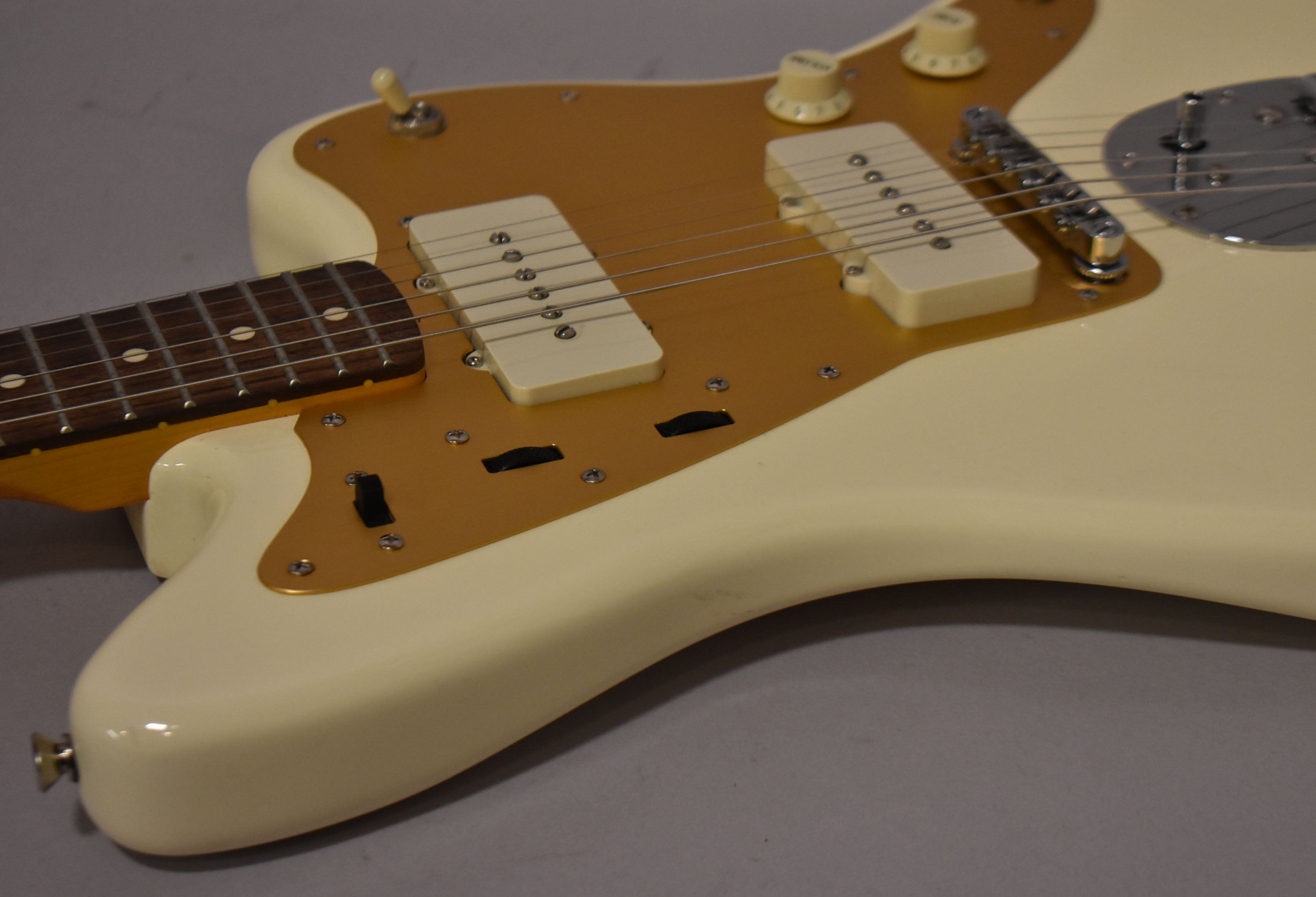 2021 Squier J Mascis Signature Jazzmaster Vintage White – Imperial