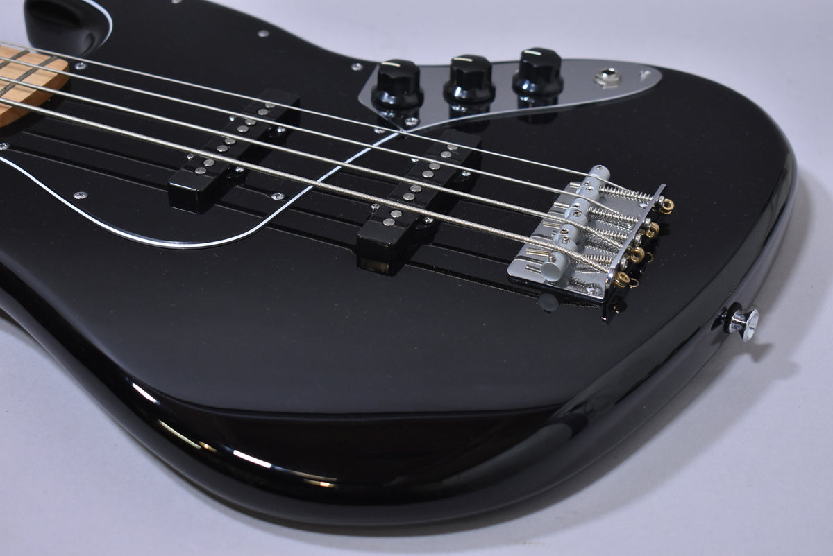 2024 Fender Standard Jazz Bass Black w/Gig Bag