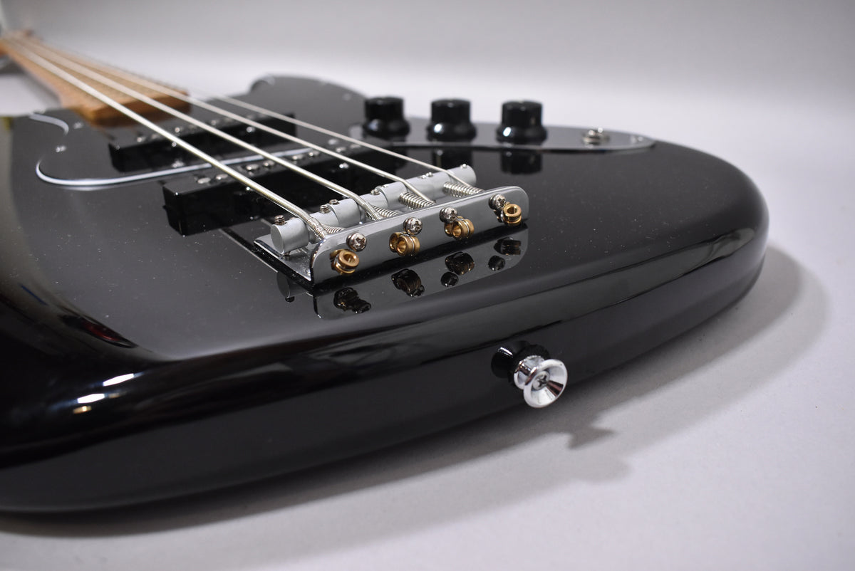 2024 Fender Standard Jazz Bass Black w/Gig Bag