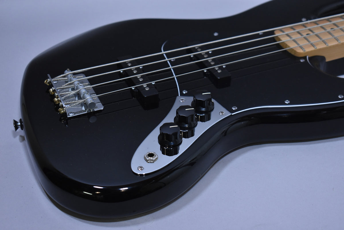 2024 Fender Standard Jazz Bass Black w/Gig Bag