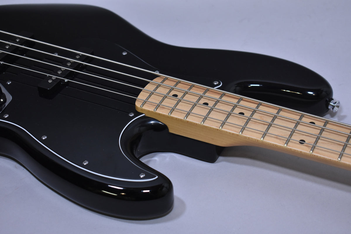 2024 Fender Standard Jazz Bass Black w/Gig Bag