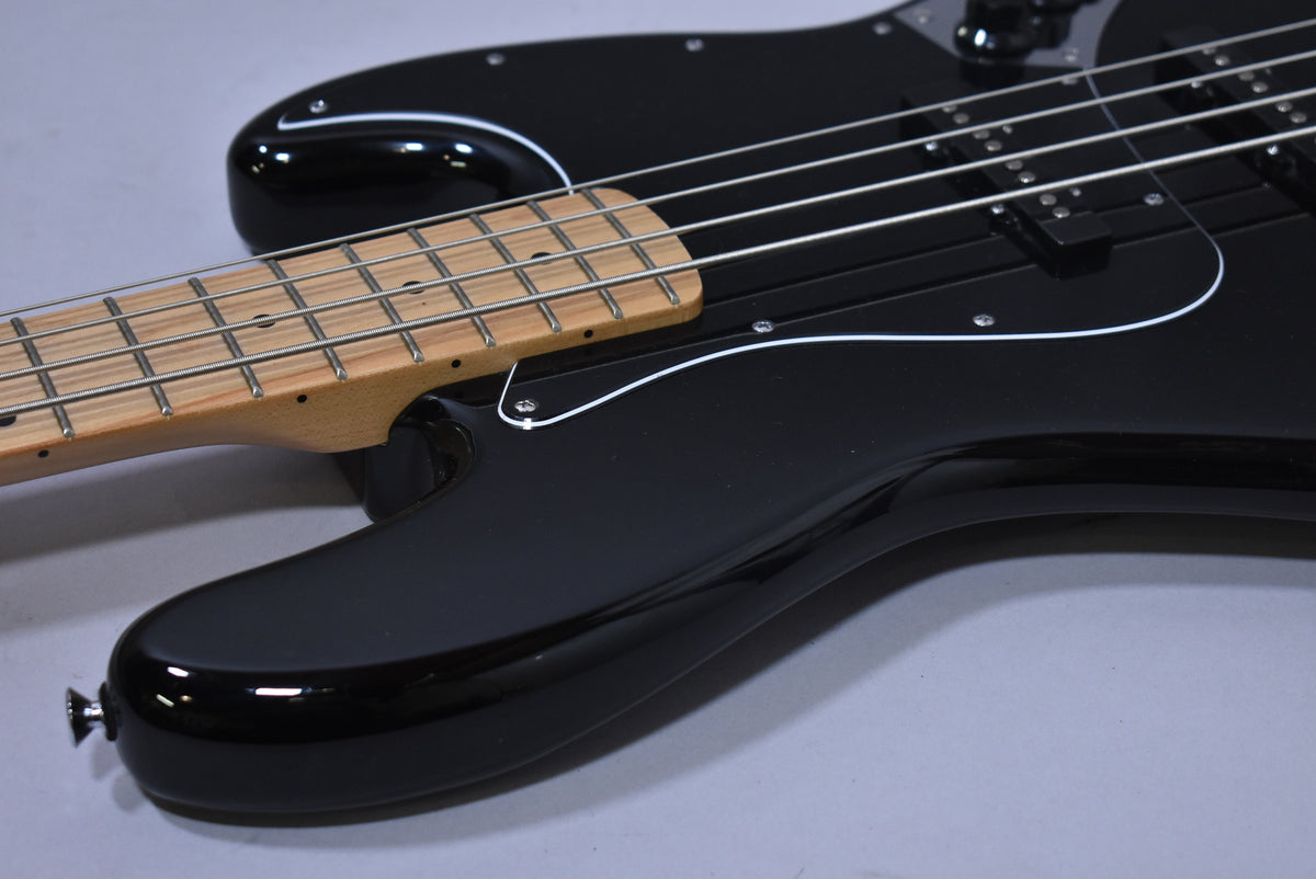 2024 Fender Standard Jazz Bass Black w/Gig Bag