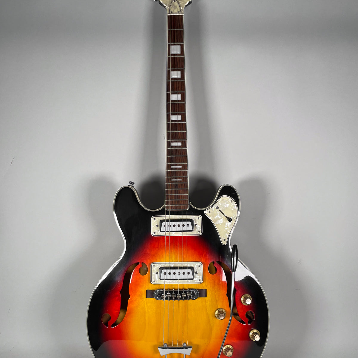 1960s Conqueror Bruno MIJ Sunburst Hollowbody w/ Gig Bag 1960s Conqueror Bruno MIJ Sunburst Hollowbody w/ Gig Bag