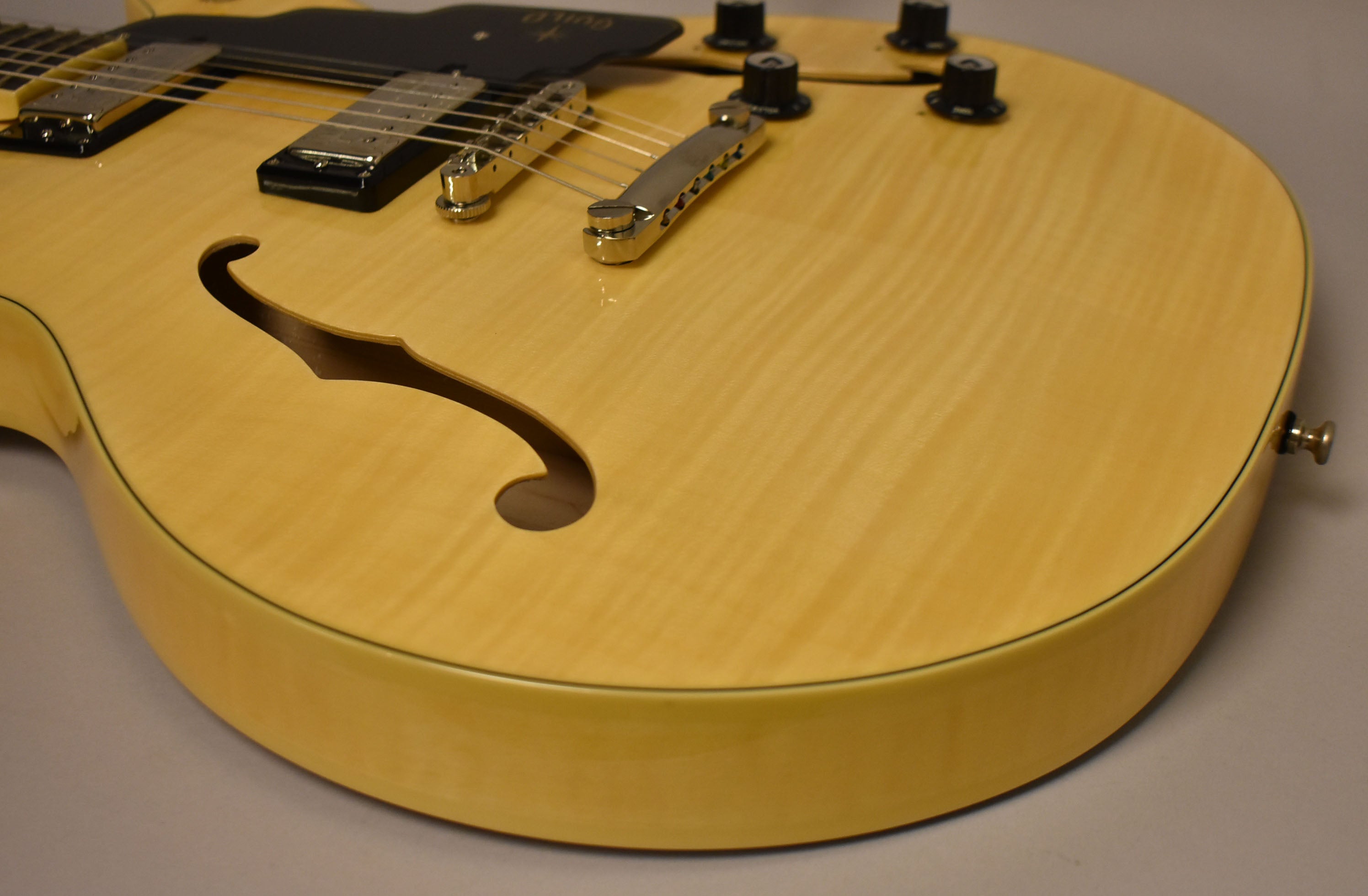 Guild Starfire IV Natural Finish w/OHSC – Imperial Vintage Guitars