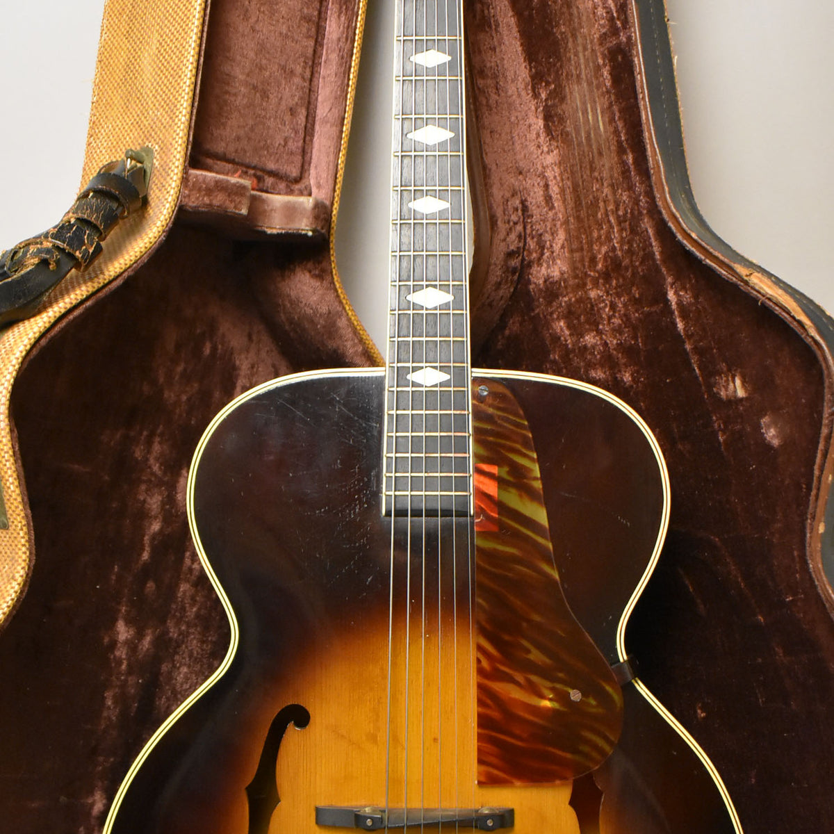 1940s Vega C-66 Archtop Acoustic Sunburst w/OHSC – Imperial