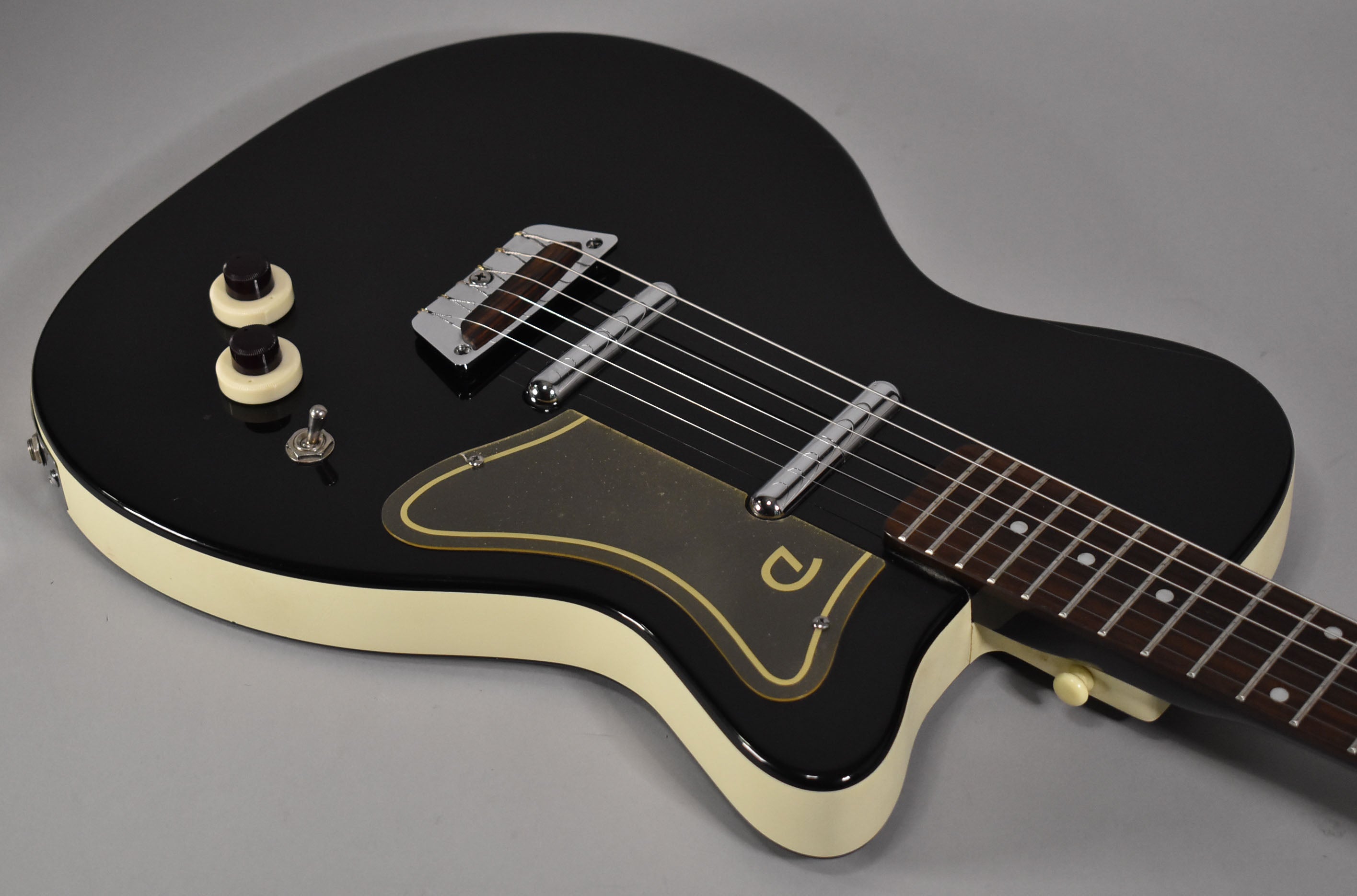 DANELECTORO 56-U2 BLACK ダンエレクトロ　レフティーモデル Danelectro 56 U-2 Reissue | Black Finish – Imperial Vintage Guitars
