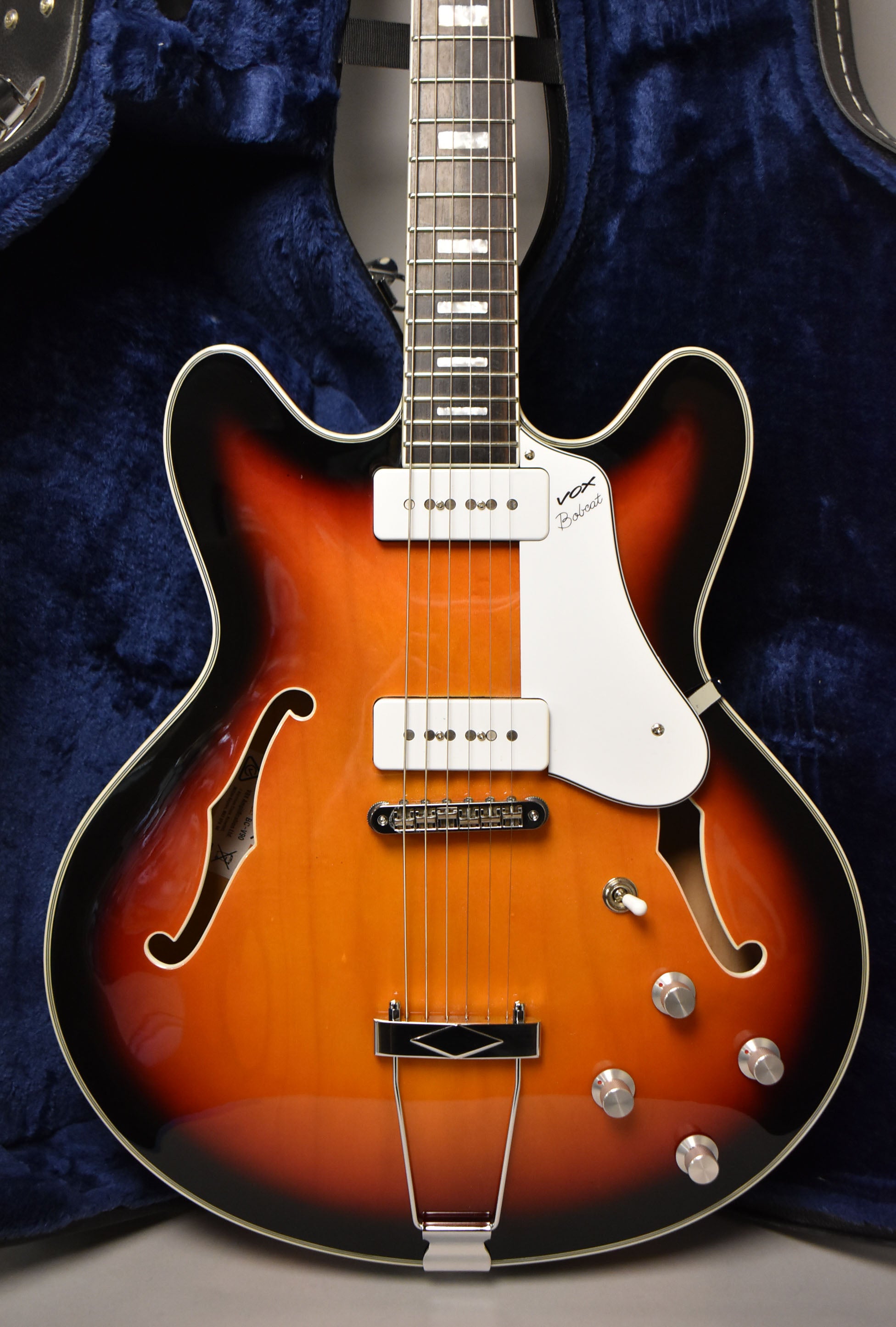 Vox Bobcat V90 3-Tone Sunburst w/OHSC – Imperial Vintage Guitars