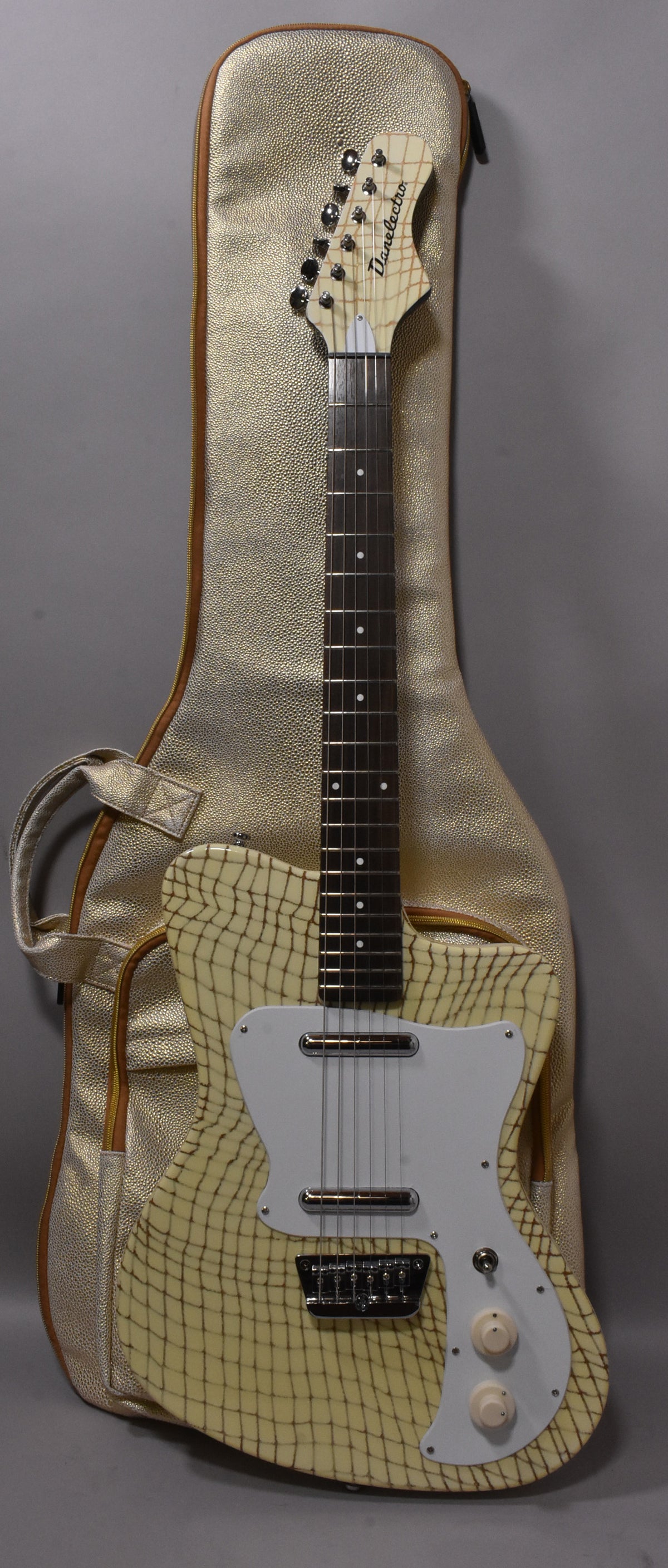 2002 Danelectro '67 Heaven Hawk Cream Alligator Finish w/Gig Bag
