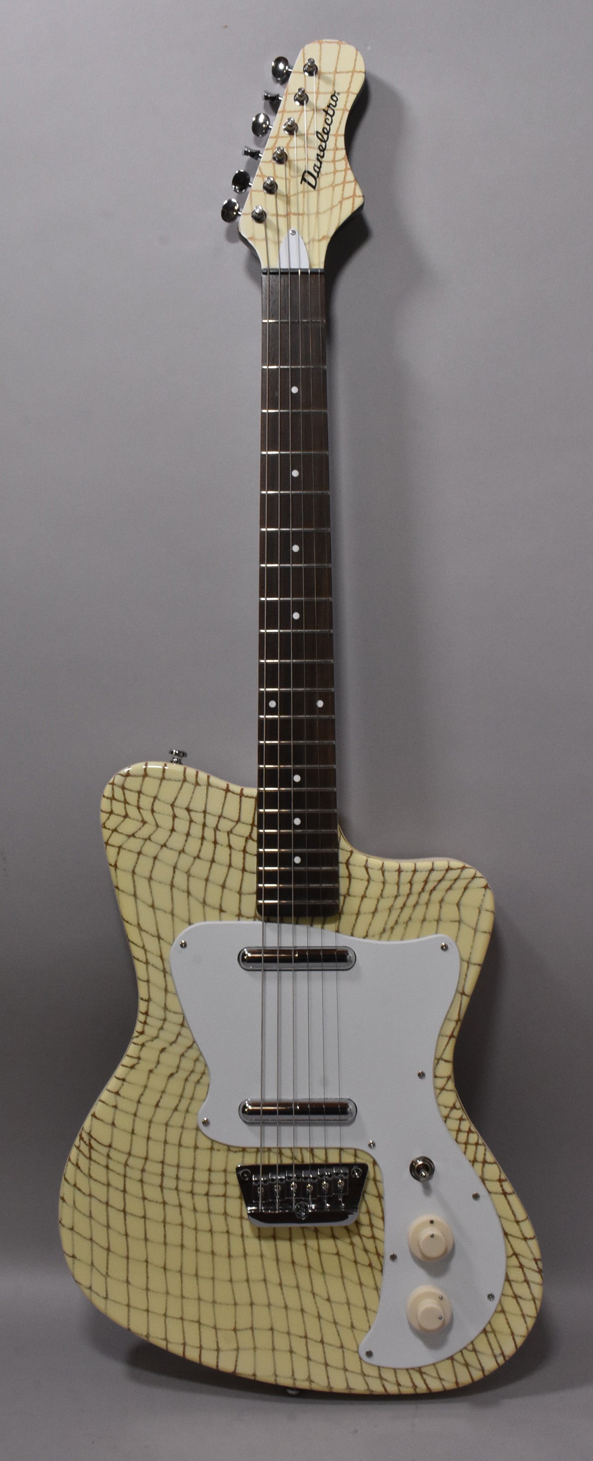 2002 Danelectro '67 Heaven Hawk Cream Alligator Finish w/Gig Bag