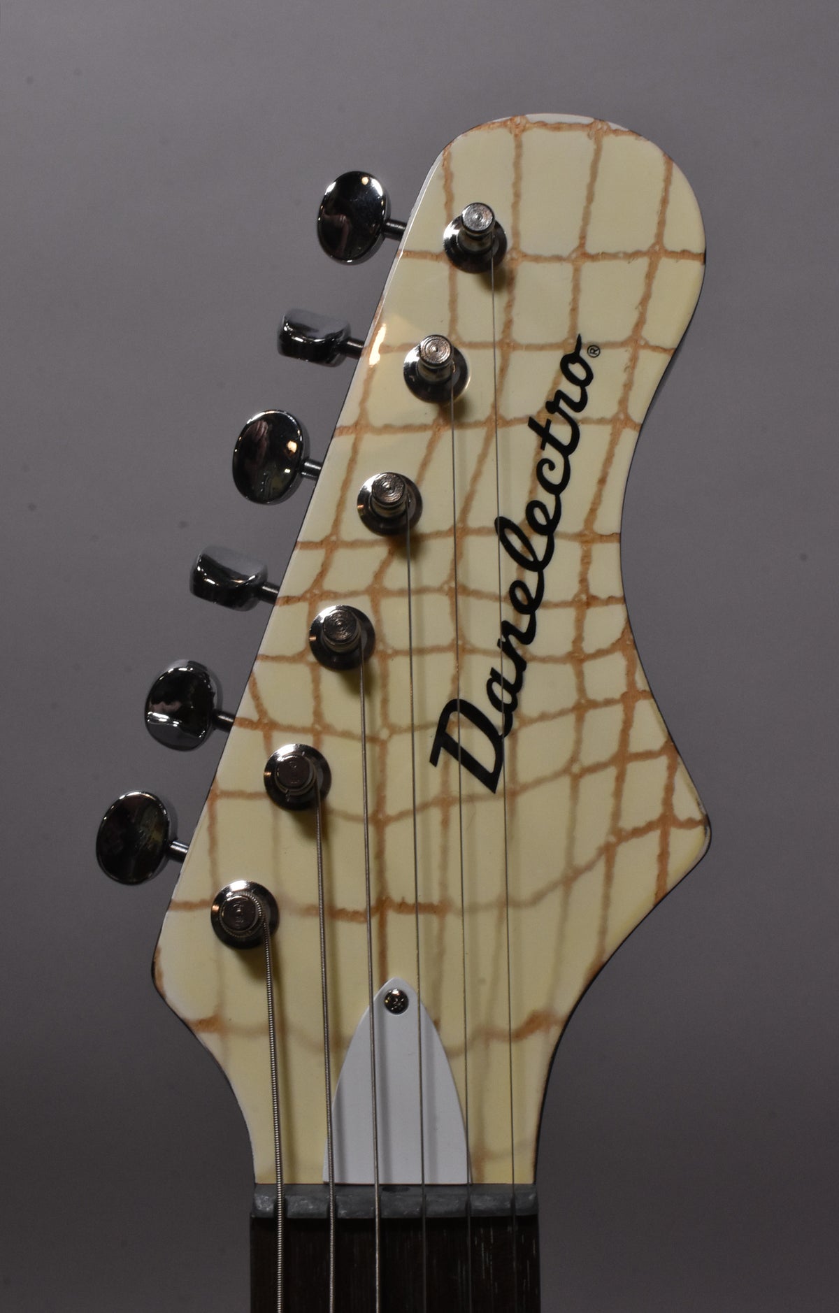 2002 Danelectro '67 Heaven Hawk Cream Alligator Finish w/Gig Bag