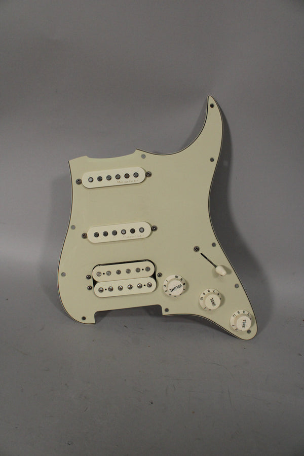 Fat-Strat-Loaded-HSS-Pickguard-Noiseless-1
