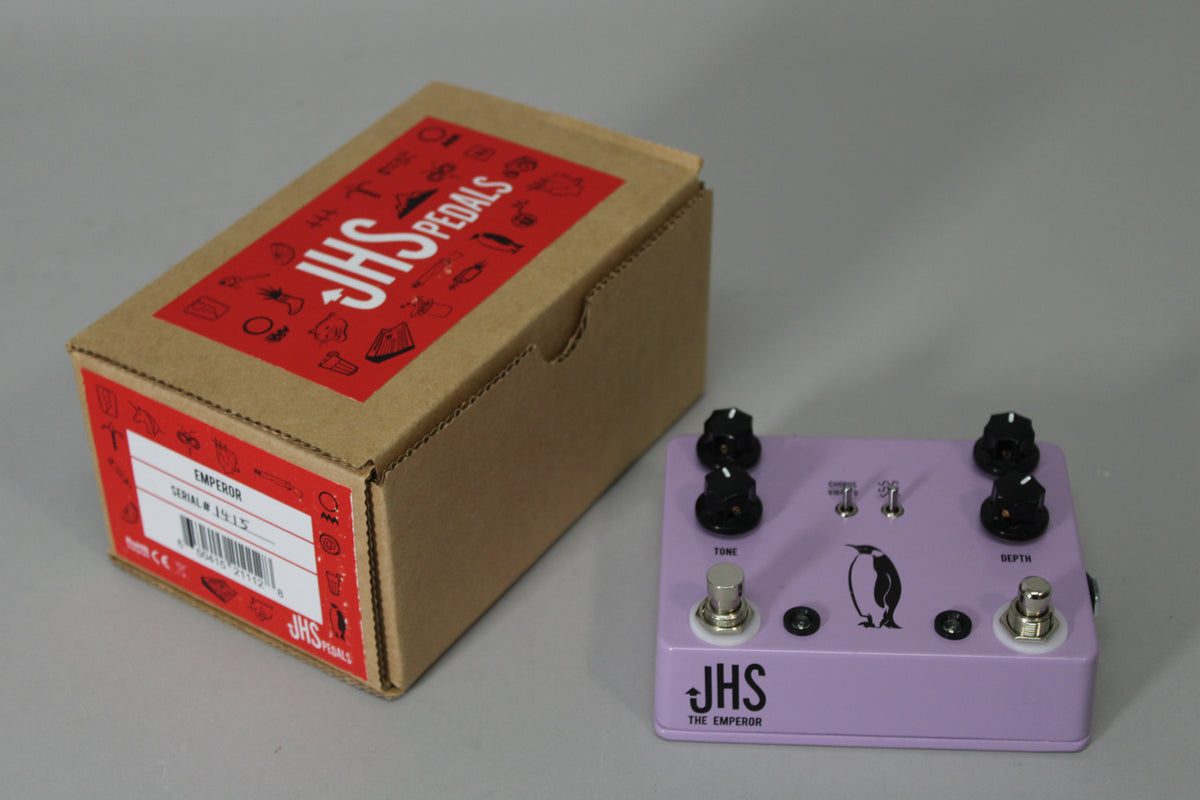 JHS Emperor V1 Chorus And Vibrato w/ Box