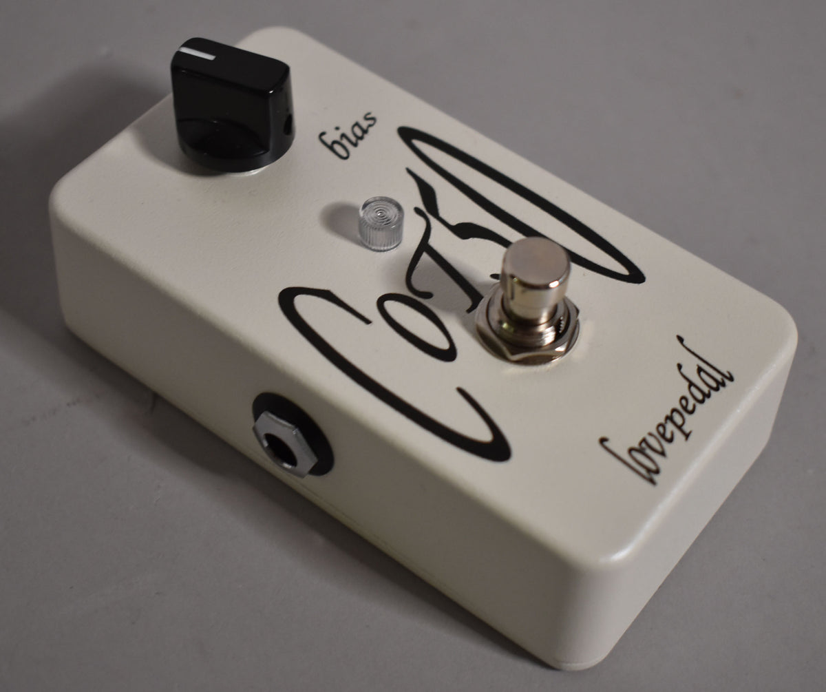 Off-white pedal with black lettering, a black knob, a silver LED, a silver footswitch, and a silver input jack.