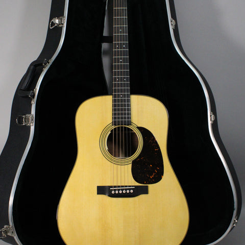 Martin-Custom-Dreadnought-Quilted-Mahogany-1