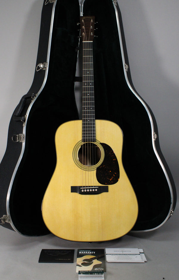 Martin-Custom-Dreadnought-Quilted-Mahogany-1