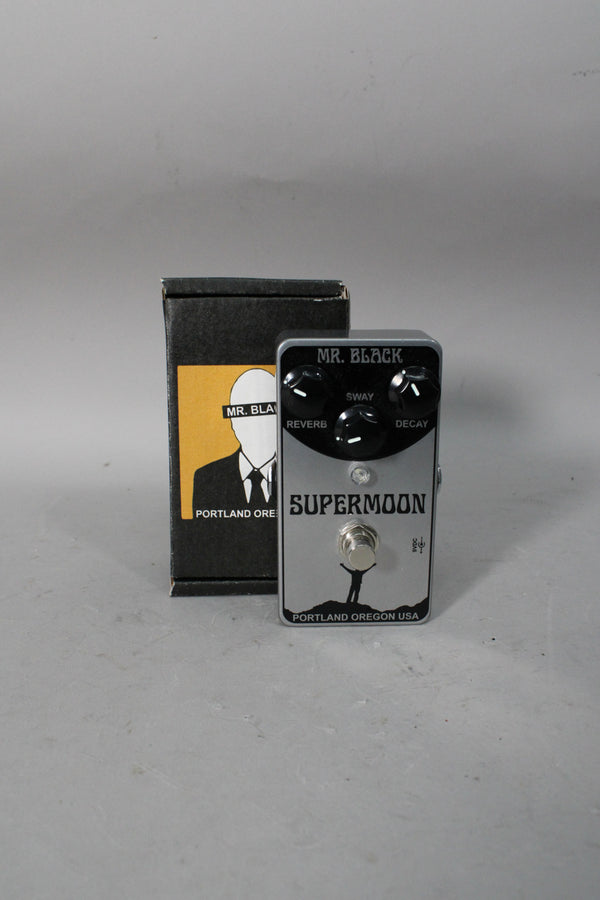 Mr.-Black-Supermoon-1