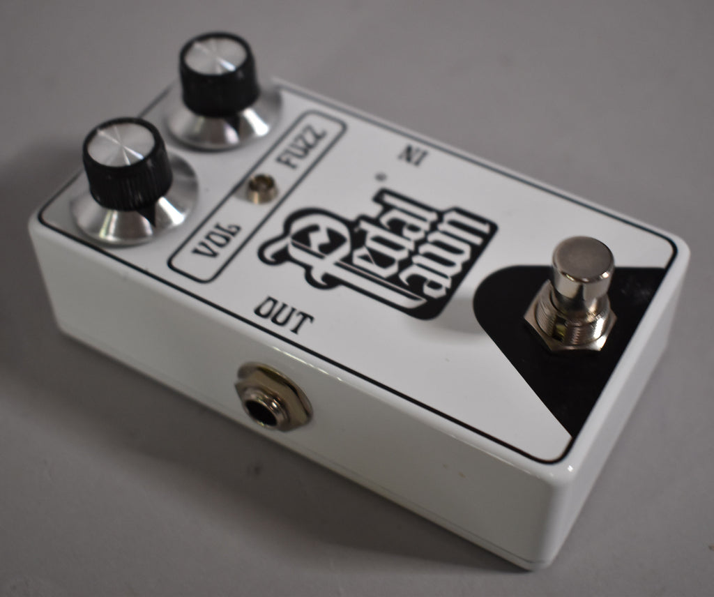 Pedal Pawn Fuzz Pedal White
