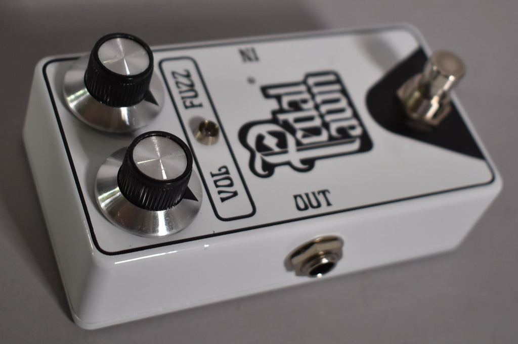 Pedal Pawn Fuzz Pedal White