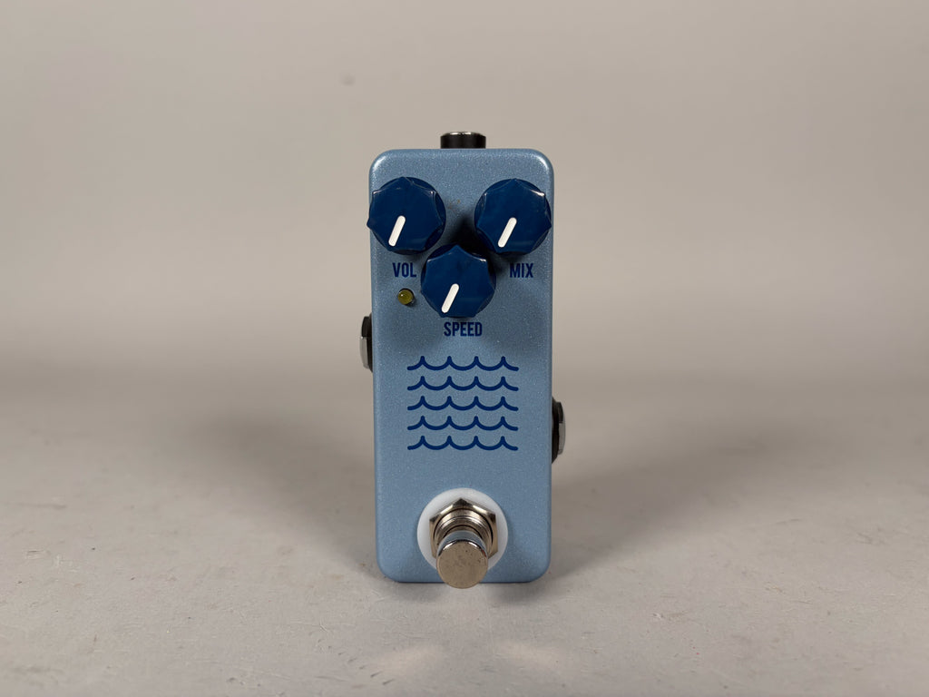 JHS Tidewater V2 Tremolo Effect Pedal w/Box