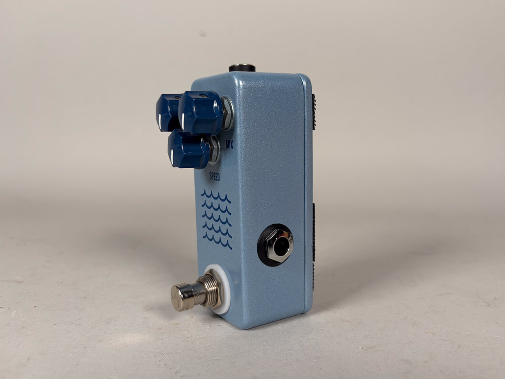 JHS Tidewater V2 Tremolo Effect Pedal w/Box