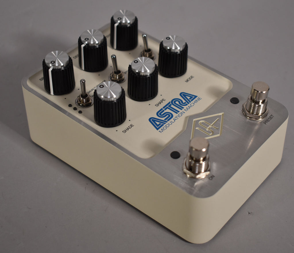 Universal Audio Astra Modulation Machine Pedal