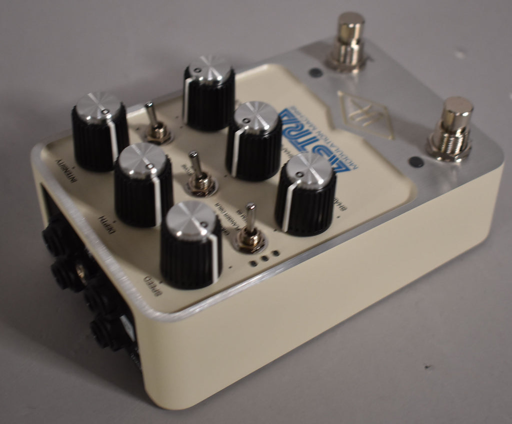 Universal Audio Astra Modulation Machine Pedal