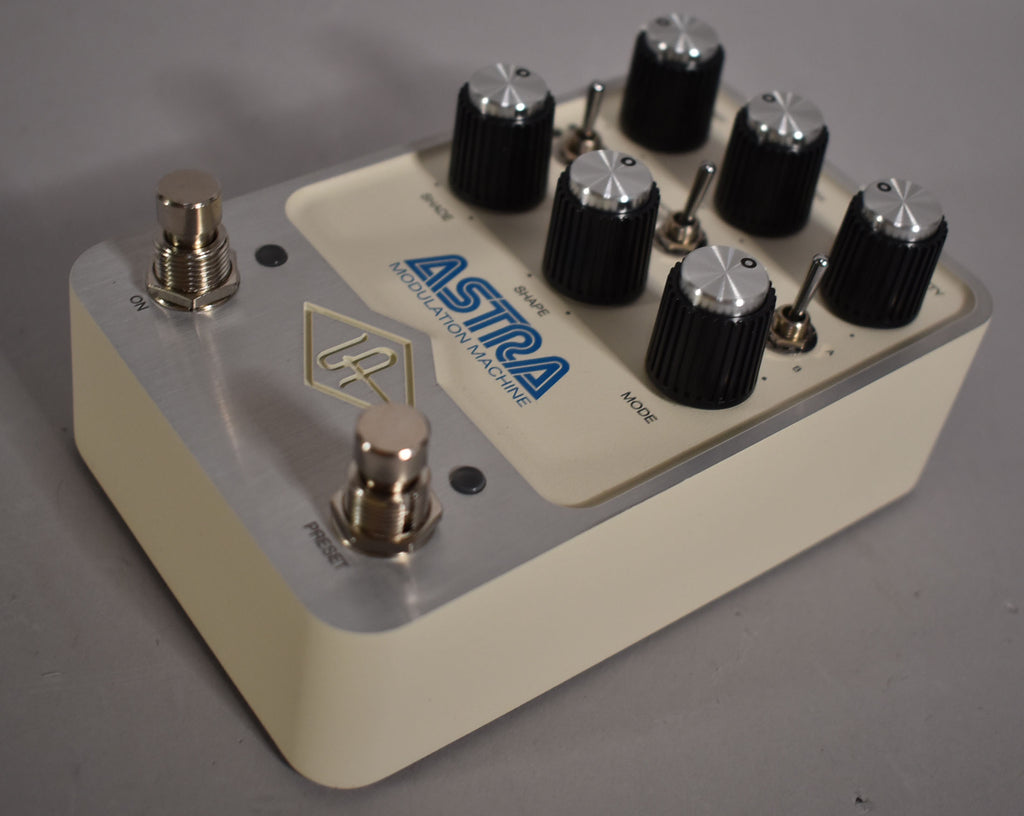 Universal Audio Astra Modulation Machine Pedal