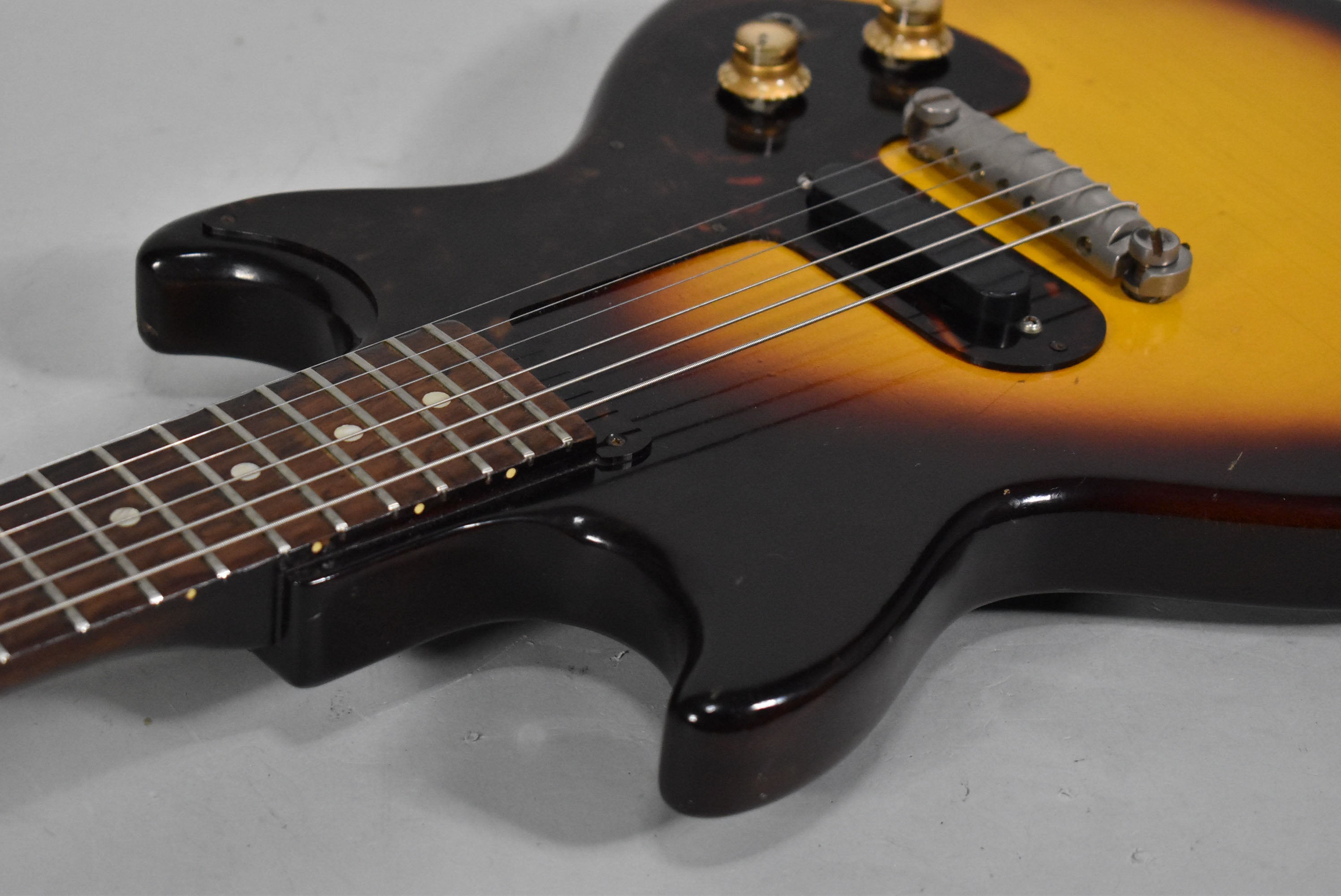 ギター Epiphone Olympic Sunburst 1963 1963 Epiphone Olympic (Melody Maker) Sunburst Finish Electric