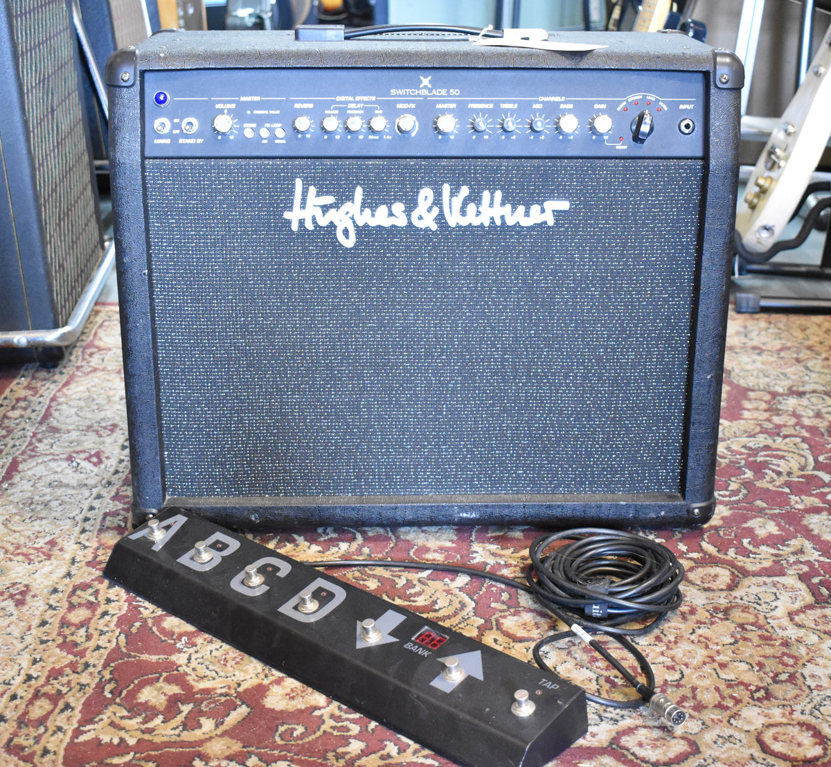 Hughes&Kettner 

アンプ＆キャビネット Hughes & Kettner Switchblade Programmable Guitar Combo Amplifier